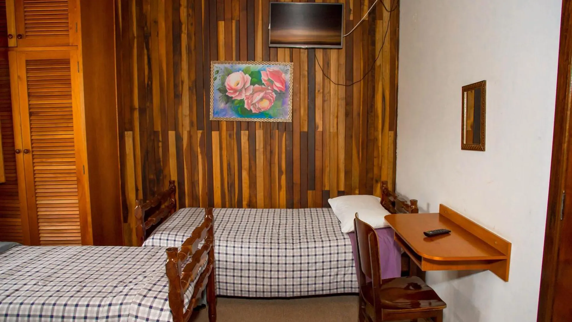 Guest house Pousada Das Flores Campos do Jordao